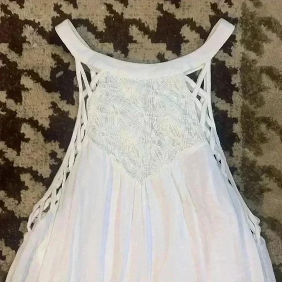 Beautiful White Dress - Broken Button On Back - Picture 2 of 7